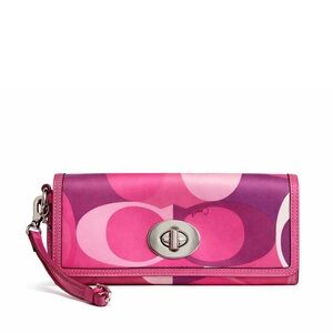 COMING SOON
Coach Vintage Zoe Clutch-Like New